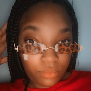 Meet your Posher, Crystal